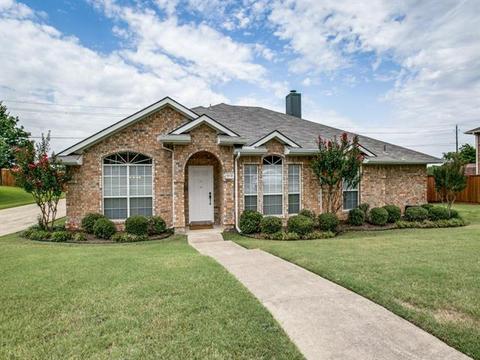 933 Heatherwood Dr