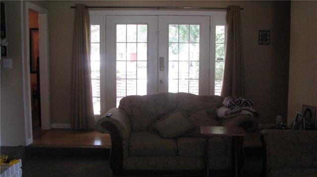 For Sale: 146 S Crestwood Blvd Desoto, TX 75115