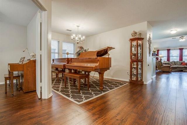 For Sale: 1028 Grimes Dr Forney, TX 75126