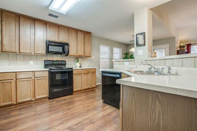 For Sale: 1028 Grimes Dr Forney, TX 75126