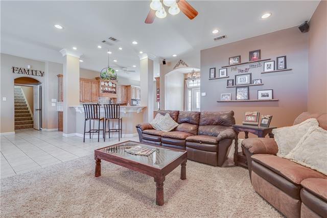 708 W Hubbard Rd