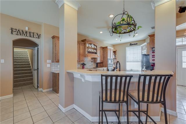 708 W Hubbard Rd