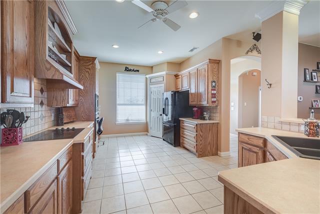 708 W Hubbard Rd