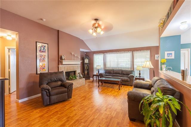 325 Pin Oak Ln