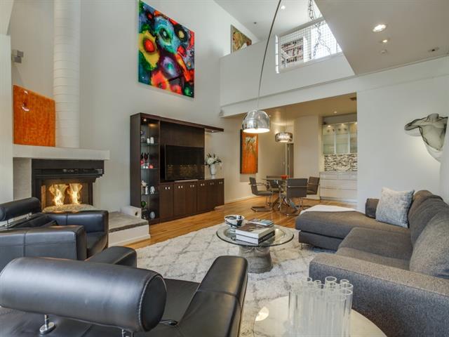 4137 Travis St