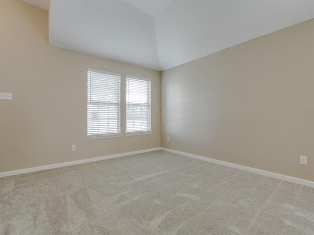 5923 Fox Point Trl