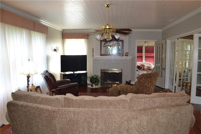 For Sale: 304 E 9th St Bonham, TX 75418
