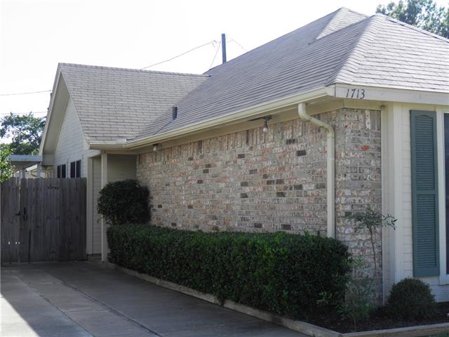 1713 Woodside Ln