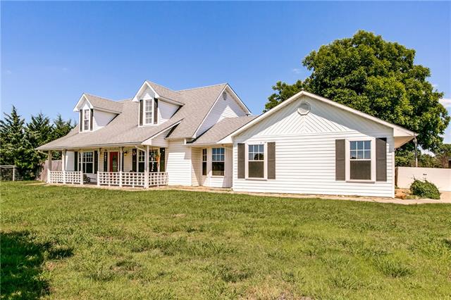 For Sale: 322 Bear Rd Van Alstyne, TX 75495