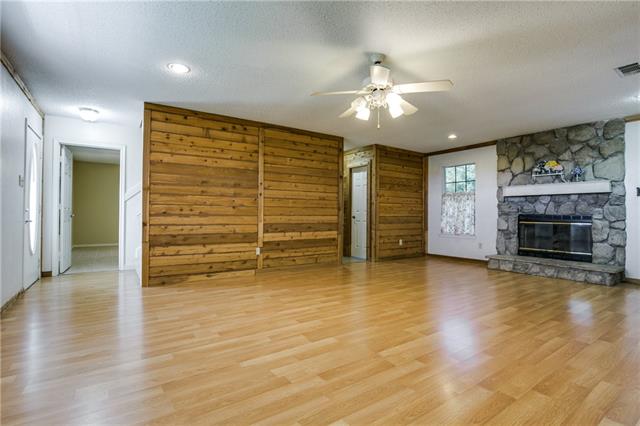 For Sale: 322 Bear Rd Van Alstyne, TX 75495