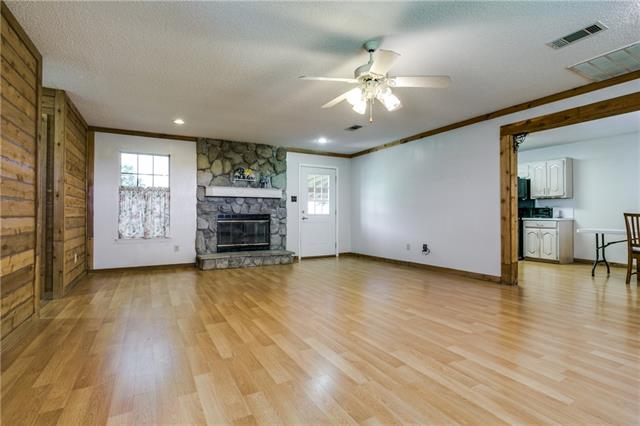For Sale: 322 Bear Rd Van Alstyne, TX 75495
