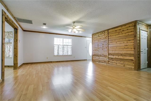 For Sale: 322 Bear Rd Van Alstyne, TX 75495