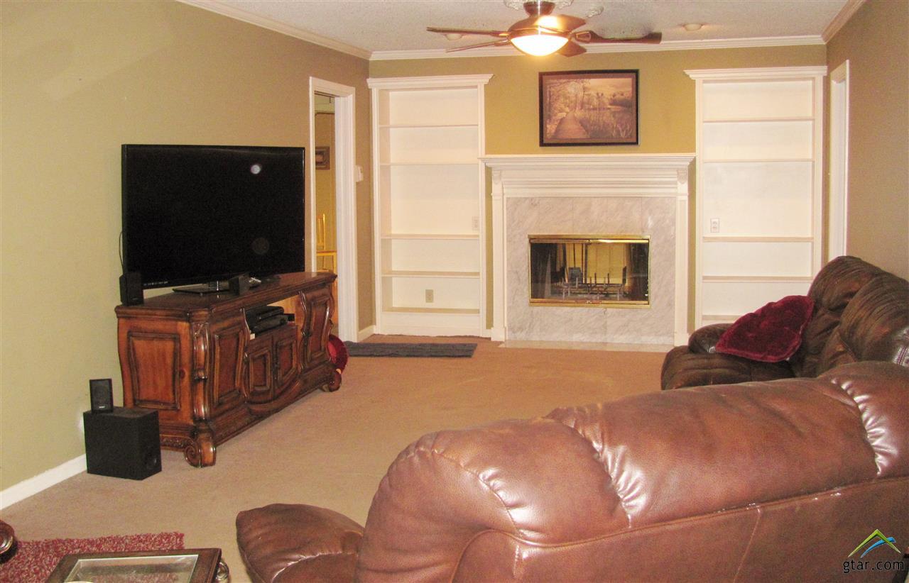 922 Circle Dr