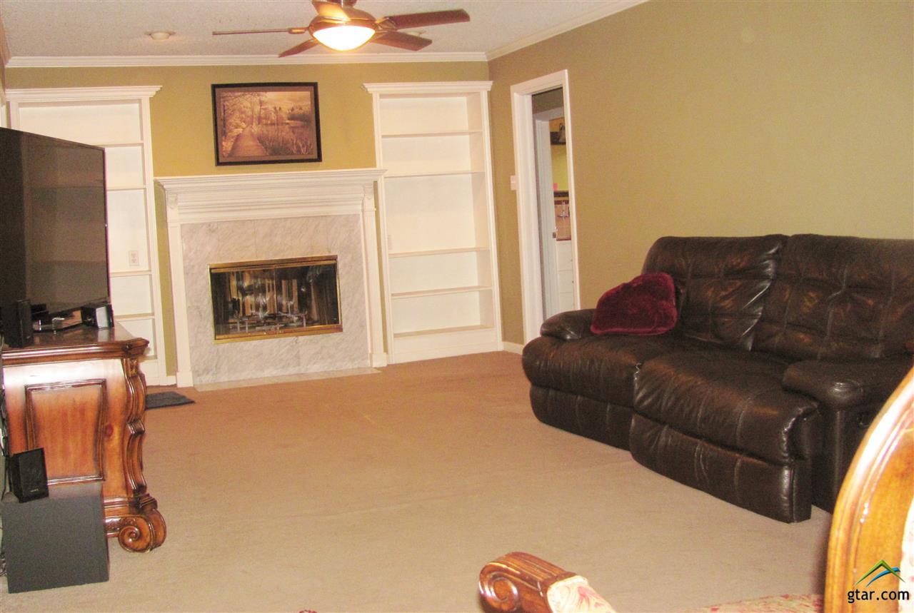 922 Circle Dr
