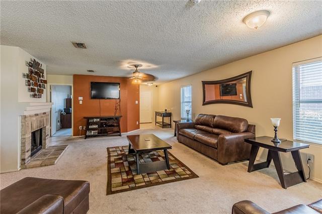 For Sale: 1014 Mazourka Dr Arlington, TX 76001