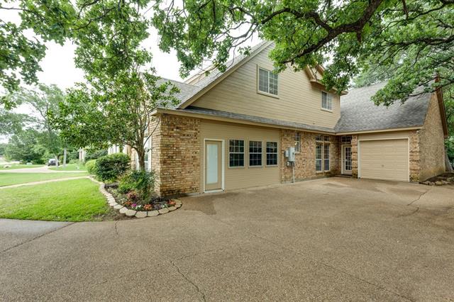 For Sale: 2716 S Shady Ln S Arlington, TX 76001