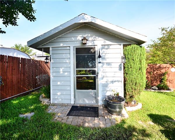 For Sale: 216 Mentor Dr Arlington, TX 76002