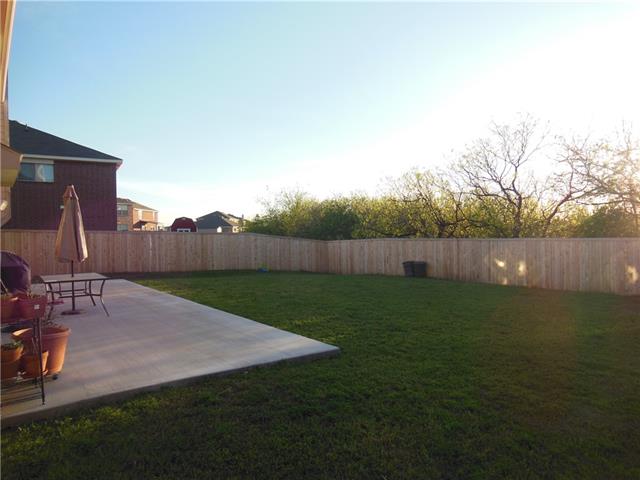 For Sale: 921 Blue Sky Dr Arlington, TX 76002