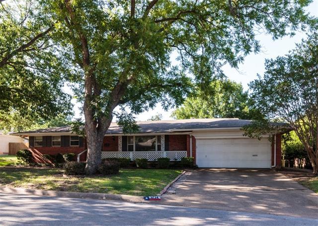 1608 Oakwood Ln