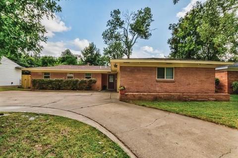 2334 Kingsway Dr