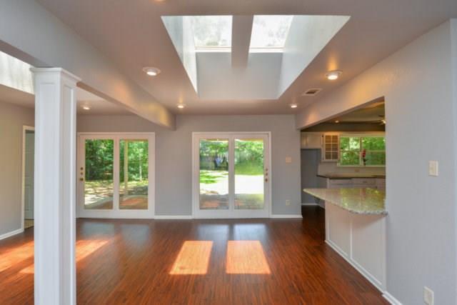 For Sale: 1119 W Lovers Ln Arlington, TX 76013