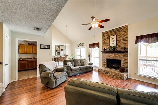 For Sale: 2215 Turf Club Dr Arlington, TX 76017