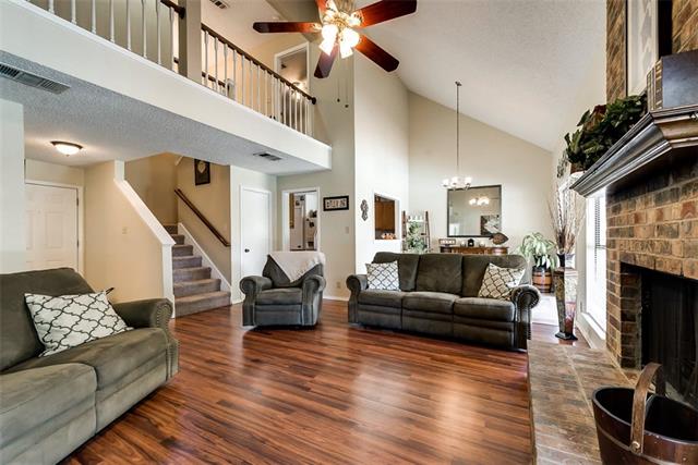 For Sale: 2215 Turf Club Dr Arlington, TX 76017