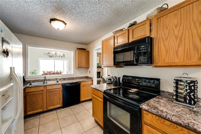 For Sale: 2215 Turf Club Dr Arlington, TX 76017