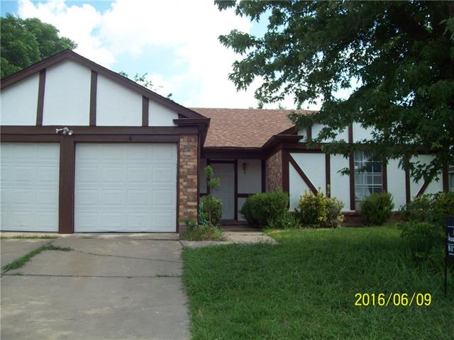 For Sale: 1605 Country Ln Arlington, TX 76018