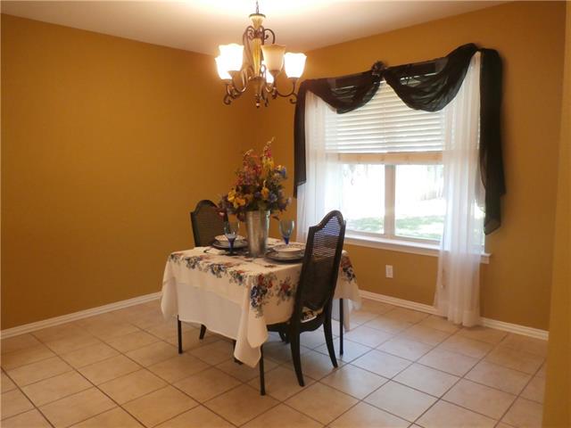 For Sale: 1104 Dunaway Ln Azle, TX 76020