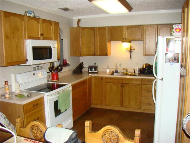 For Sale: 221 Ladybird Ln Azle, TX 76020