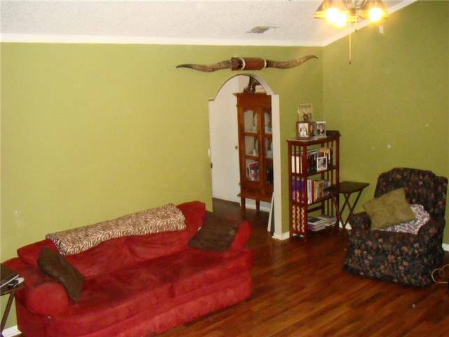 For Sale: 221 Ladybird Ln Azle, TX 76020