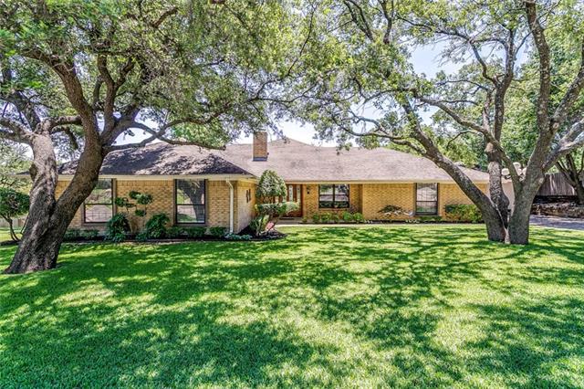 For Sale: 105 Red Oak Ct Burleson, TX 76028