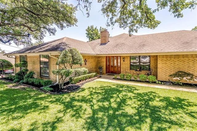 For Sale: 105 Red Oak Ct Burleson, TX 76028