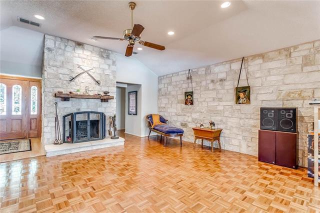 For Sale: 105 Red Oak Ct Burleson, TX 76028