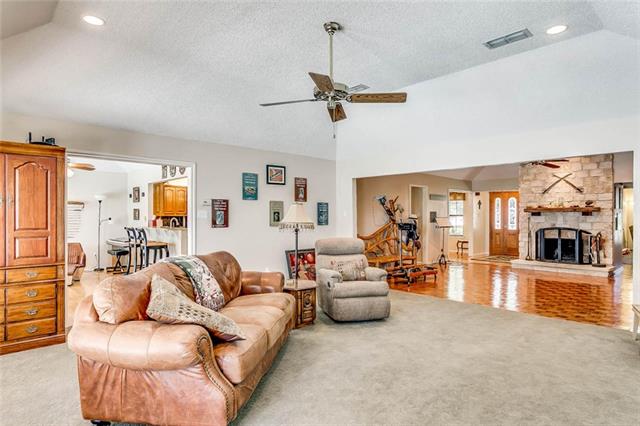 For Sale: 105 Red Oak Ct Burleson, TX 76028
