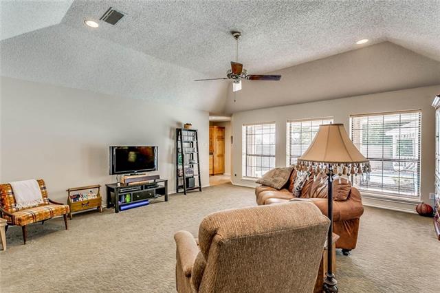 For Sale: 105 Red Oak Ct Burleson, TX 76028