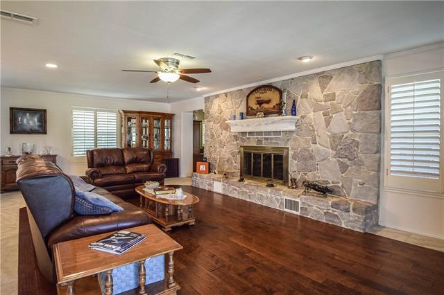 For Sale: 9013 Woodlawn Dr Granbury, TX 76049