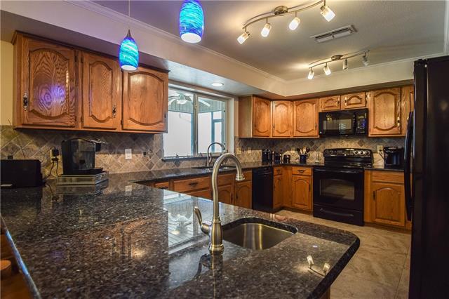 For Sale: 9013 Woodlawn Dr Granbury, TX 76049