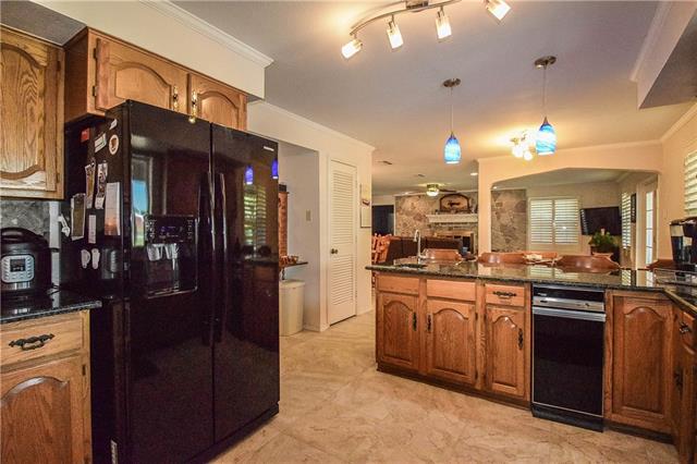 For Sale: 9013 Woodlawn Dr Granbury, TX 76049