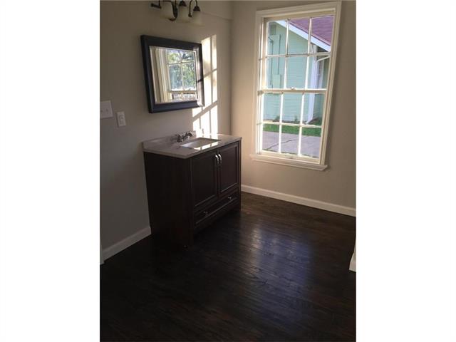 102 S 4th St
