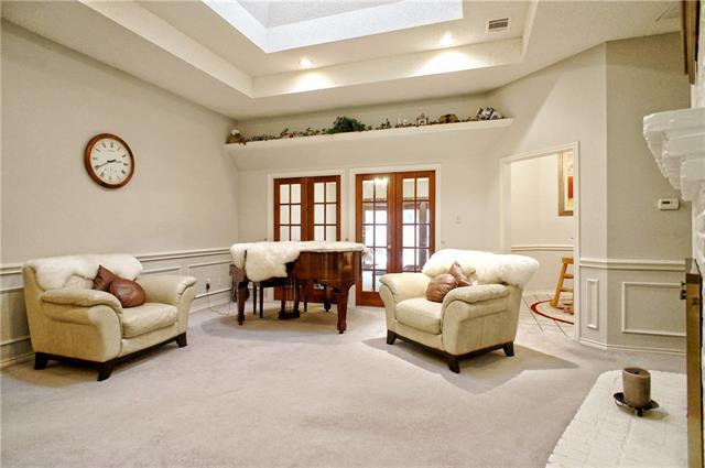 For Sale: 2809 Woodland Hills Dr Grapevine, TX 76051