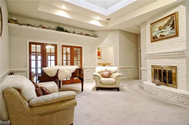 For Sale: 2809 Woodland Hills Dr Grapevine, TX 76051