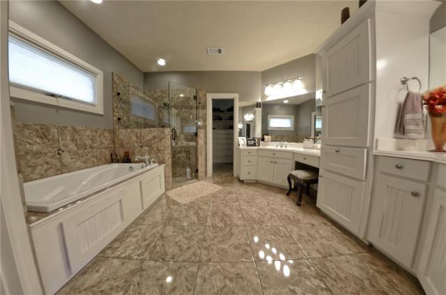 For Sale: 2117 Castle Creek Dr Mansfield, TX 76063
