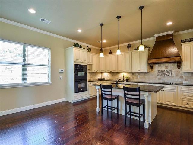 For Sale: 7109 Stone Villa Cir North Richland Hills, TX 76182
