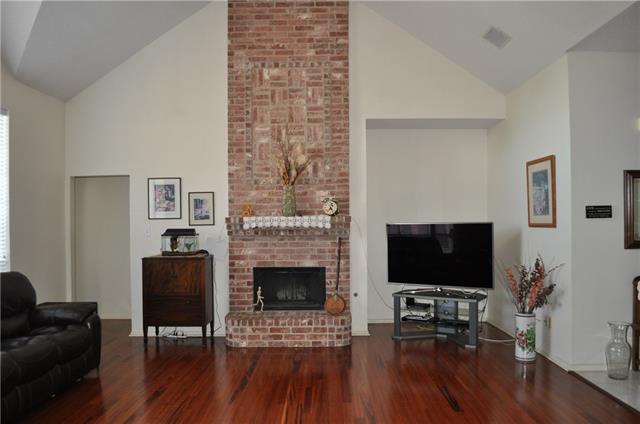 For Sale: 6813 Moss Ln North Richland Hills, TX 76182