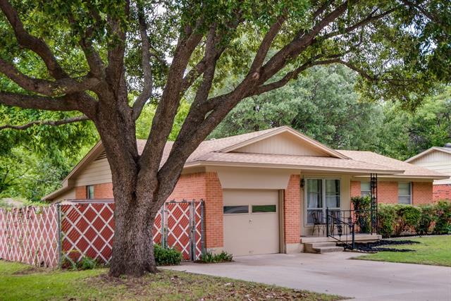 For Sale: 1916 Boyd St Denton, TX 76209