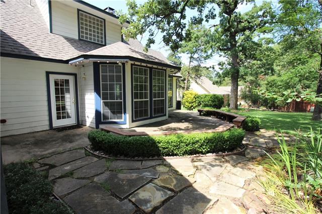 For Sale: 619 Kiowa Dr E Gainesville, TX 76240
