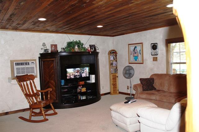 For Sale: 2087 Hillcrest Cir Gordonville, TX 76245