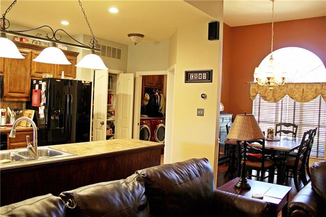 566 W Hughes
